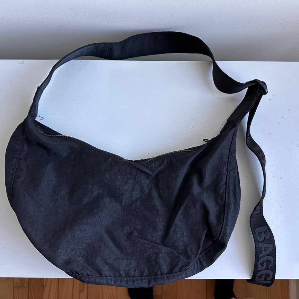 Baggu Medium Crescent Gudetama Bag - Picture 2 of 3